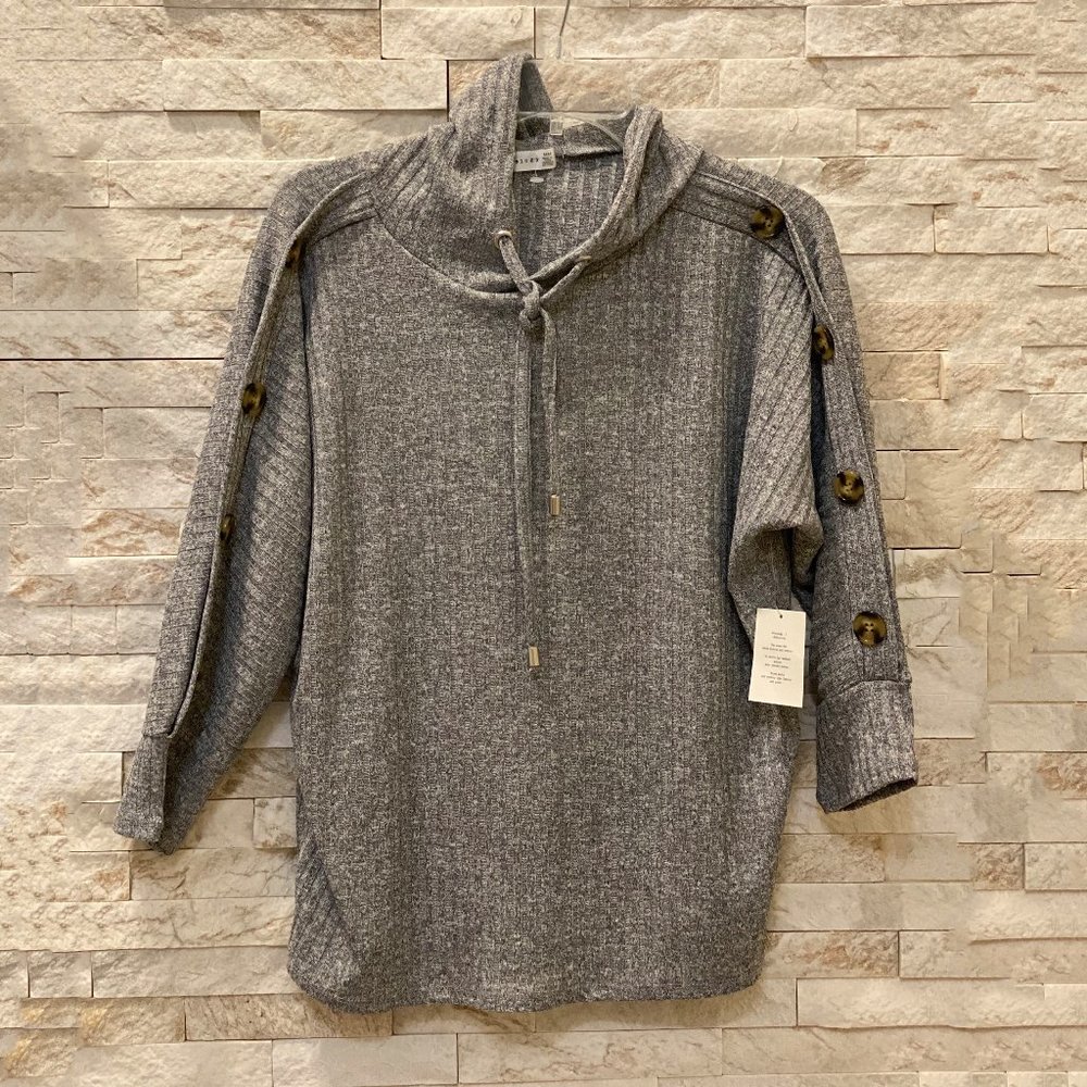 RETROLOGY HOODIE SWEATER - NWT - Size: M